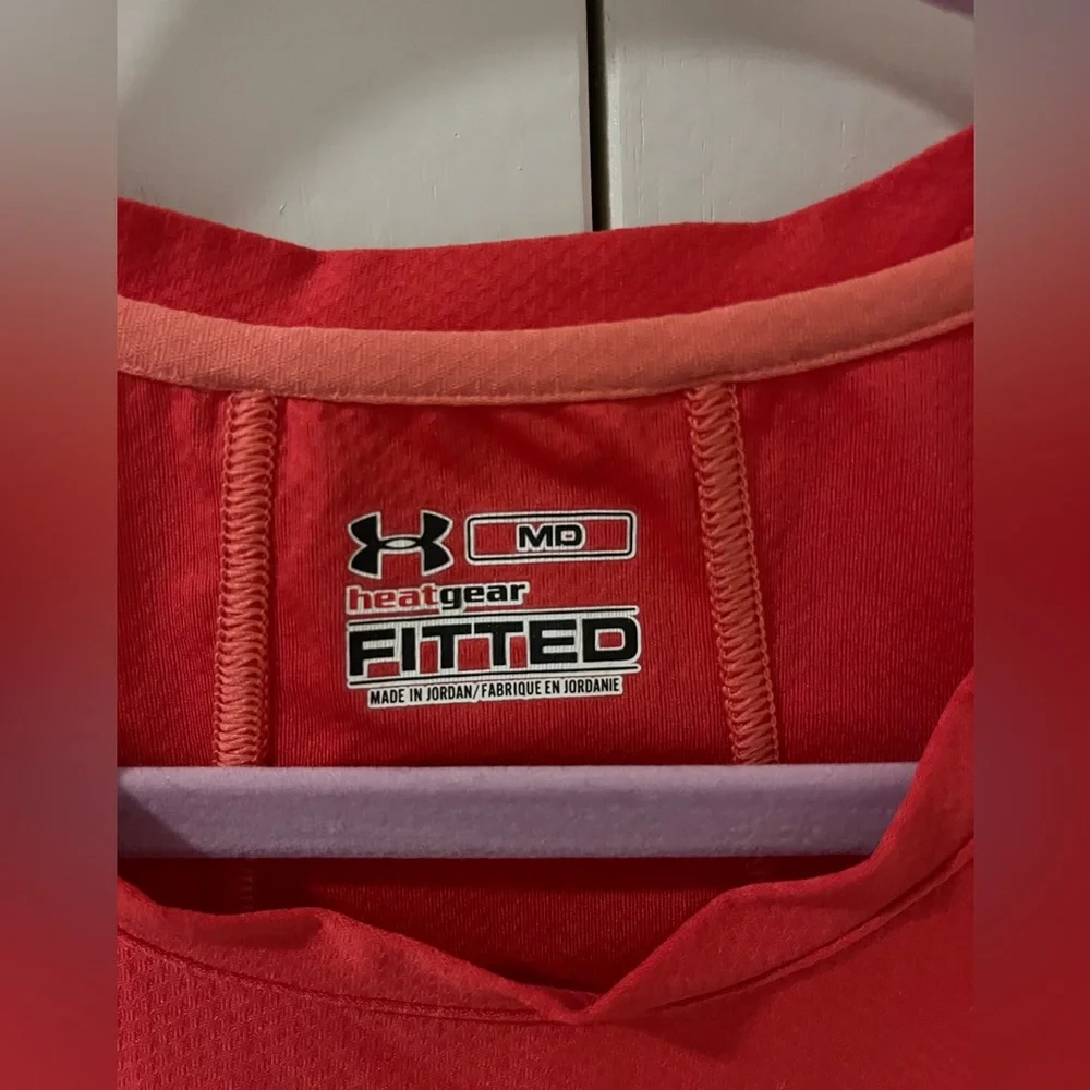 Under Armour red tank, worn a handful of times in size M - Picture 3 of 3